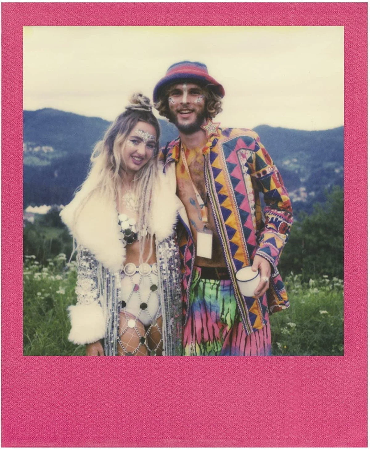 Polaroid &Lt;Div Id=&Quot;Featurebullets_Feature_Div&Quot; Class=&Quot;Celwidget&Quot; Data-Feature-Name=&Quot;Featurebullets&Quot; Data-Cel-Widget=&Quot;Featurebullets_Feature_Div&Quot;&Gt; &Lt;Div Id=&Quot;Feature-Bullets&Quot; Class=&Quot;A-Section A-Spacing-Medium A-Spacing-Top-Small&Quot;&Gt; &Lt;Ul Class=&Quot;A-Unordered-List A-Vertical A-Spacing-Mini&Quot;&Gt; &Lt;Li&Gt;&Lt;Span Class=&Quot;A-List-Item&Quot;&Gt;Color-Full Film: Polaroid Instant Color Film For 600 Cameras And I-Type Cameras With 8 Unique Color Framed Photos.&Lt;/Span&Gt;&Lt;/Li&Gt; &Lt;Li&Gt;&Lt;Span Class=&Quot;A-List-Item&Quot;&Gt;Light It Up: Polaroid Instant Film Loves Light. The More Light In Your Shot, The Better Your Photo Will Turn Out. Always Shoot In Bright Light Or Use The Camera Flash.&Lt;/Span&Gt;&Lt;/Li&Gt; &Lt;Li&Gt;&Lt;Span Class=&Quot;A-List-Item&Quot;&Gt;Develop: All Photos Appear Blank At First. Photos Develop Within 15 Minutes. Shield Photos From The Light And Place Them Face Down As They Develop.&Lt;/Span&Gt;&Lt;/Li&Gt; &Lt;Li&Gt;&Lt;Span Class=&Quot;A-List-Item&Quot;&Gt;Create: Every Photo You Create Is Rich Textured And Unique. Unpredictable, Imperfect, And Impossible To Reproduce.&Lt;/Span&Gt;&Lt;/Li&Gt; &Lt;Li&Gt;&Lt;Span Class=&Quot;A-List-Item&Quot;&Gt;Backward Compatible: Film Is Compatible With Polaroid 600, Polaroid Impulse, Polaroid Slr680, And Newer Polaroid I-Type One Step 2 Cameras.&Lt;/Span&Gt;&Lt;/Li&Gt; &Lt;Li&Gt;&Lt;Span Class=&Quot;A-List-Item&Quot;&Gt;Store Chilled: Temperature Affects How The Film Works So Keep It Stored Chilled In The Fridge, Do Not Freeze.&Lt;/Span&Gt;&Lt;/Li&Gt; &Lt;/Ul&Gt; &Lt;/Div&Gt; &Lt;/Div&Gt; &Lt;Div Id=&Quot;Globalstoreinfobullets_Feature_Div&Quot; Class=&Quot;Celwidget&Quot; Data-Feature-Name=&Quot;Globalstoreinfobullets&Quot; Data-Cel-Widget=&Quot;Globalstoreinfobullets_Feature_Div&Quot;&Gt;&Lt;/Div&Gt; &Lt;Div Id=&Quot;Amazonglobal_Feature_Div&Quot; Class=&Quot;Celwidget&Quot; Data-Feature-Name=&Quot;Amazonglobal&Quot; Data-Cel-Widget=&Quot;Amazonglobal_Feature_Div&Quot;&Gt;&Lt;/Div&Gt; &Lt;Div Id=&Quot;Hlcxcomparisonjumplink_Feature_Div&Quot;&Gt;&Lt;/Div&Gt; Polaroid Polaroid Originals Color Film For 600 - Color Frames