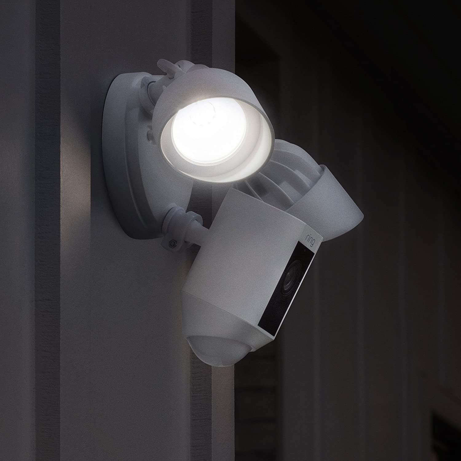 security cameras with motion lights