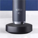 فرشاة أسنان كهربائية من نوع Oral-B iO Series 9N مع حقيبة شحن وحقيبة تجميل - أسود أونيكس