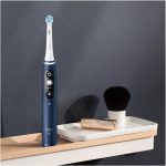 فرش الأسنان الكهربائية Oral-B iO7N - زرقاء