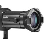 يُعد ملحق الإسقاط Godox VSA-19K معدلاً ضوئياً من الدرجة الاحترافية مصمماً لمنح المبدعين تحكماً مطلقاً في حزمة الضوء الخاصة بهم. صُمم خصيصاً لمصابيح LED بتركيب Bowens (مثل سلسلة Godox VL أو UL أو سلسلة M القوية)، ويتيح لك ملحق السبوت لايت هذا إسقاط حزم حادة الحواف وأنماط فنية ودوائر ضوئية مركزة.