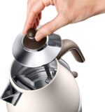 DeLonghi Icona Vintage 1.7L Kettle - Beige - Image 4